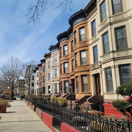 Stay In Historic Brooklyn Townhouse New York City Exterior photo