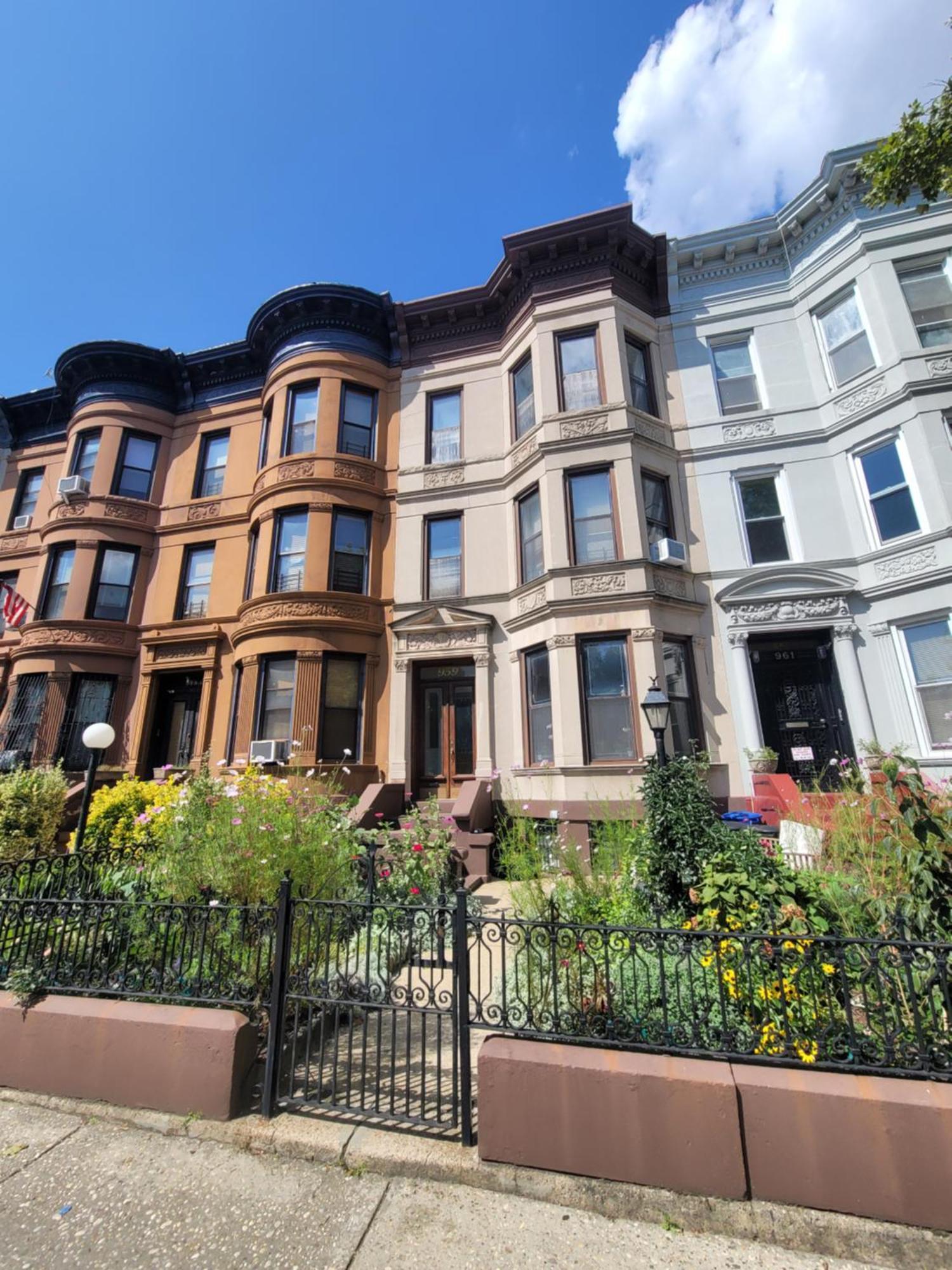 Stay In Historic Brooklyn Townhouse New York City Exterior photo