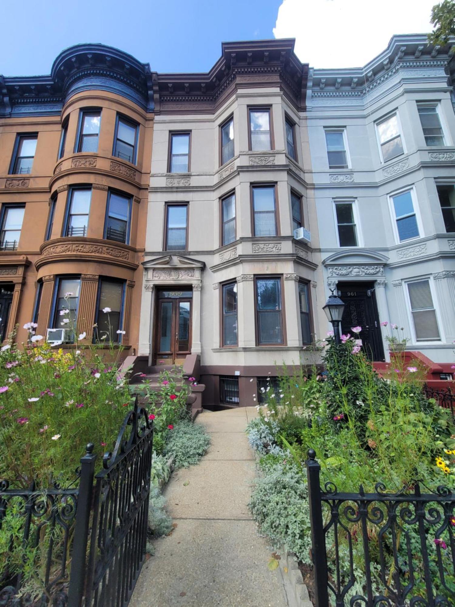 Stay In Historic Brooklyn Townhouse New York City Exterior photo